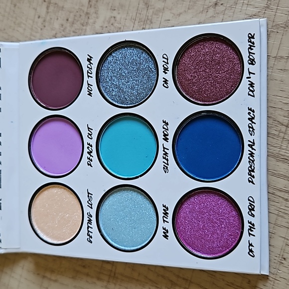 BH Cosmetics Do Not Disturb Palette - Picture 1 of 3
